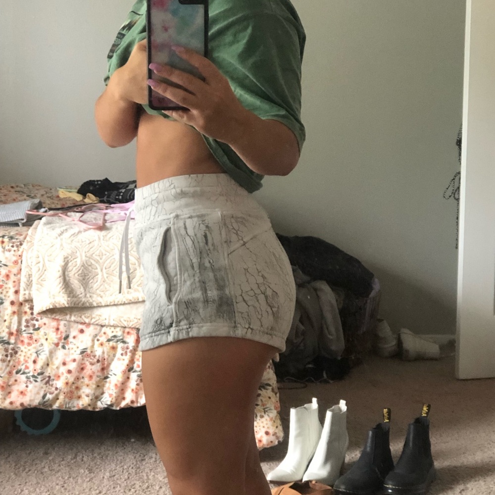 Inner Glow High Rise Short - Picture 5 of 5